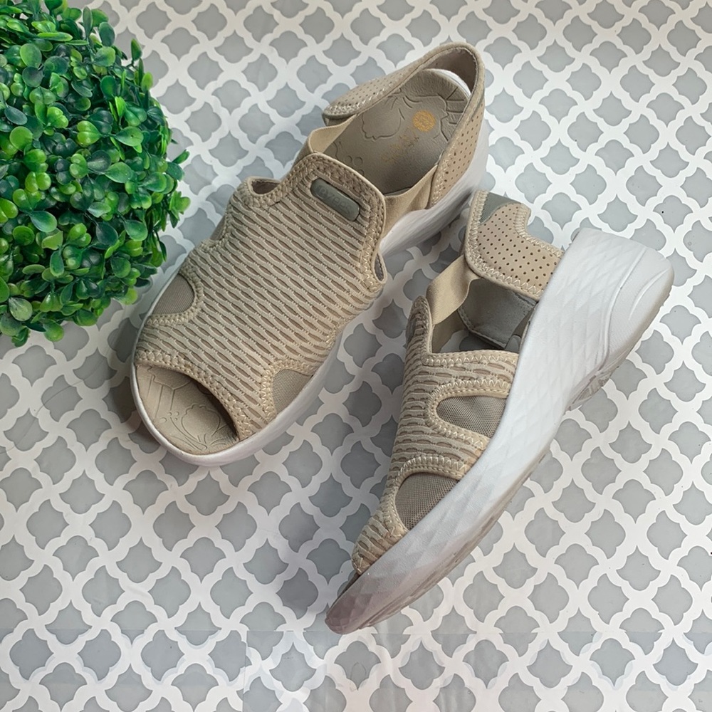 BZEES Wedge Sandals Size 7
